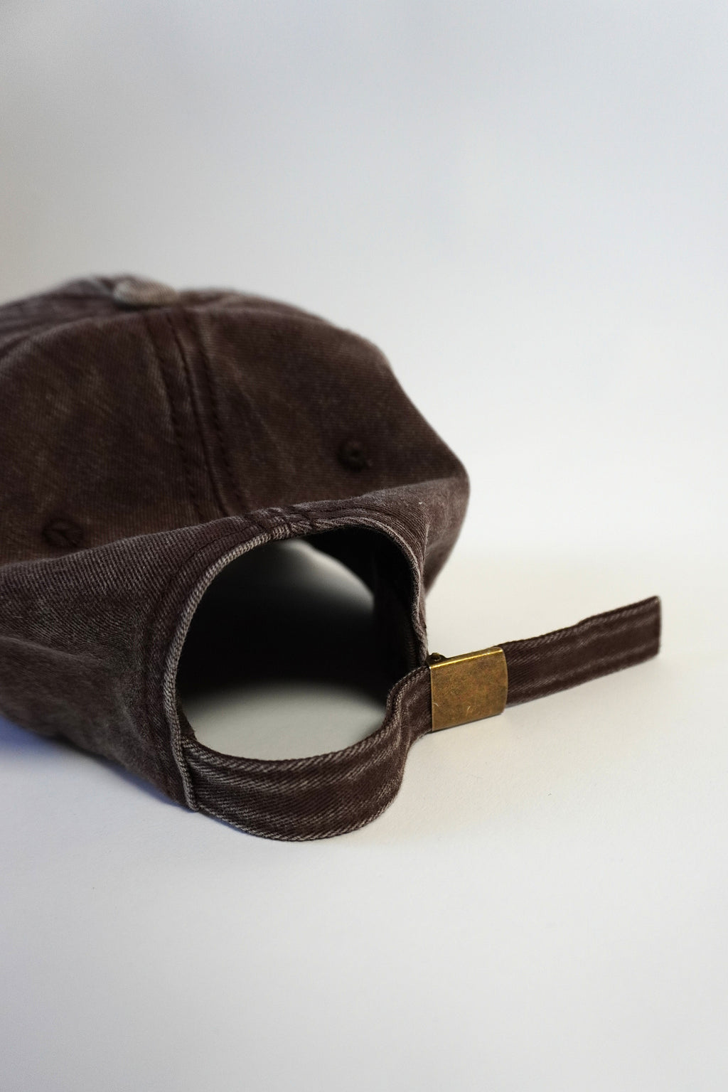 Brown Cap Born on Edge