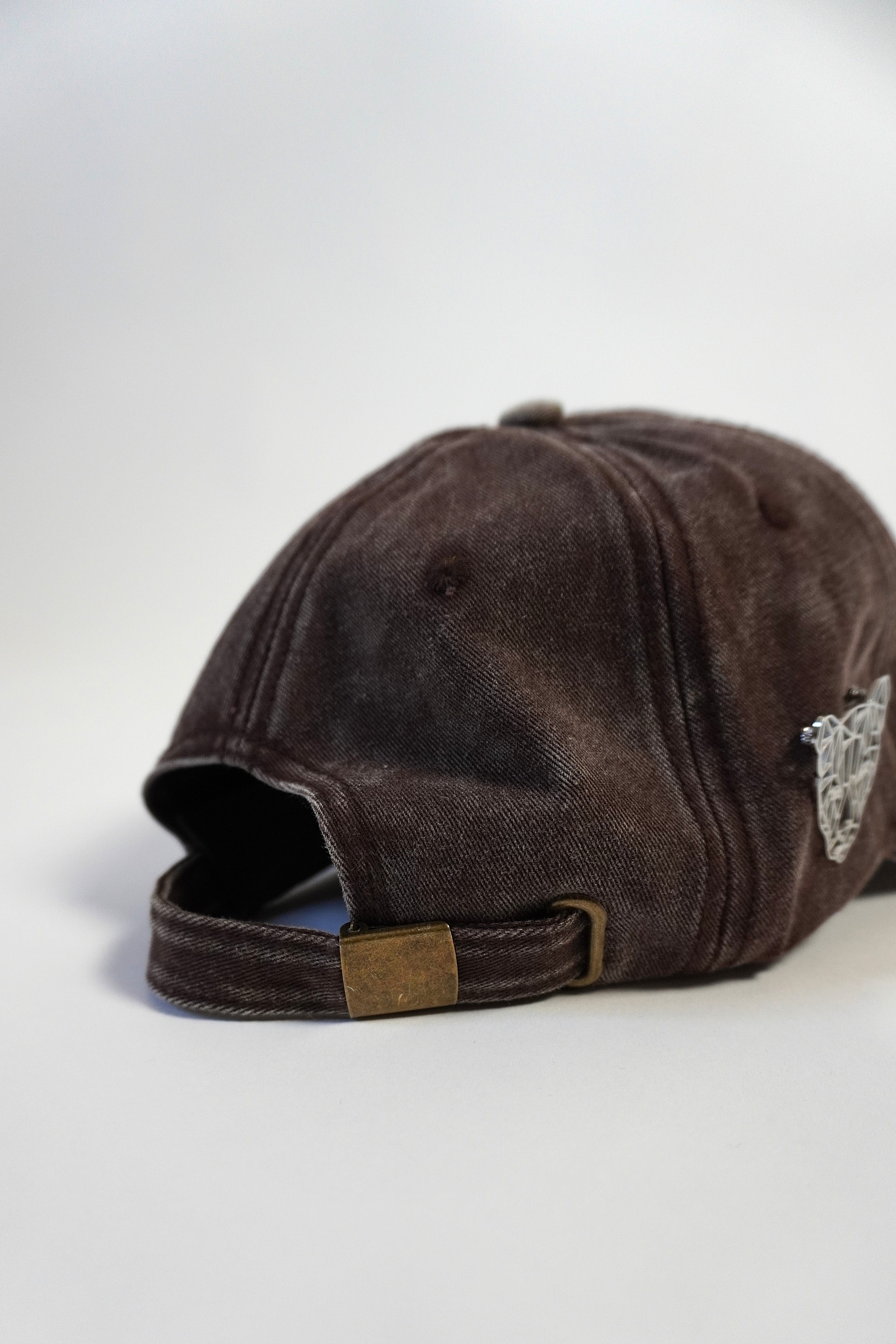 Brown Cap Born on Edge