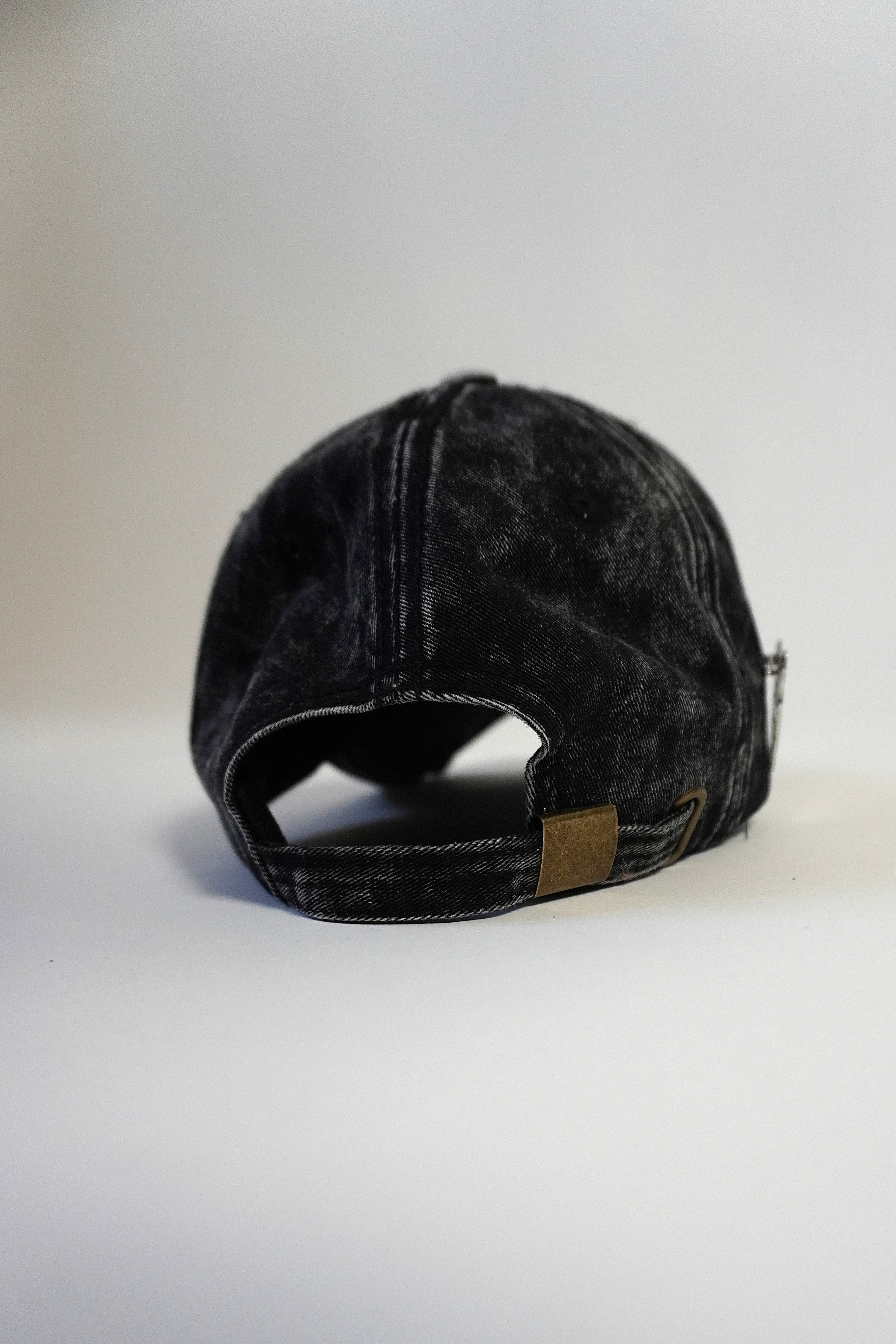 Black Cap Born on Edge