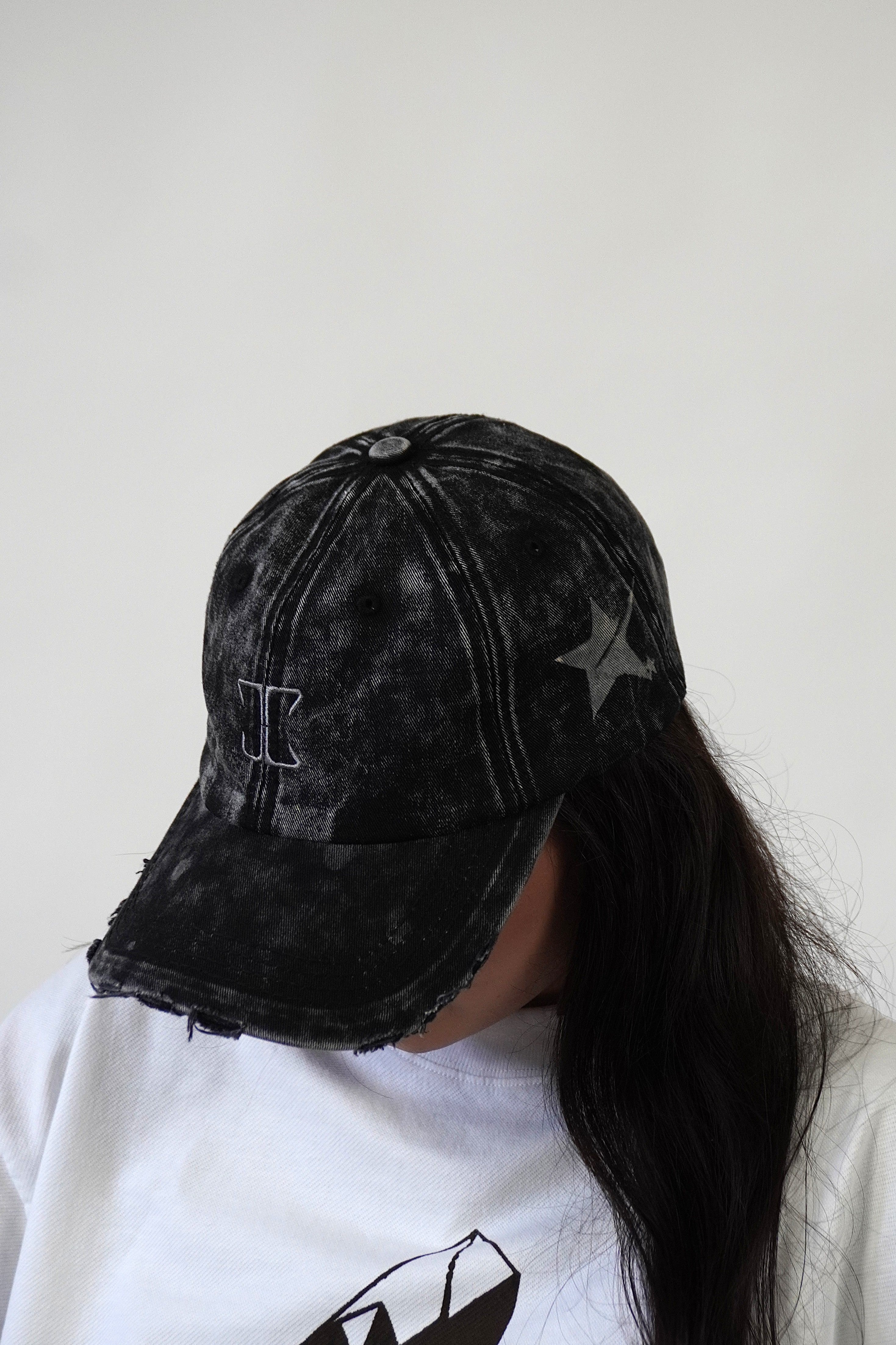 Black Cap Born on Edge